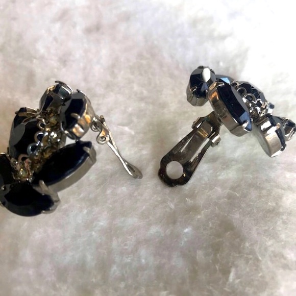 1940’s Black and White Rhinestone Clip On Art Deco Earrings - Picture 4 of 4